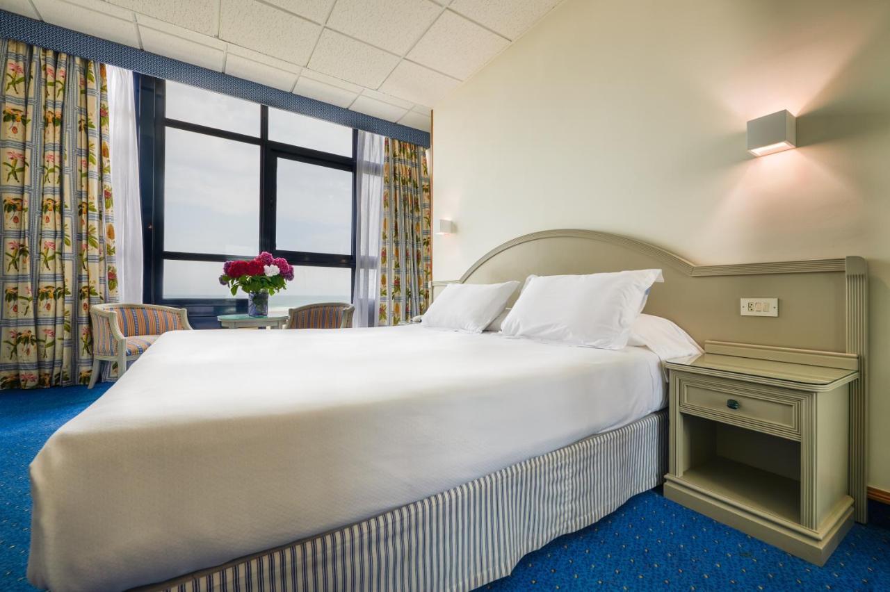 Hotel Juan De La Cosa Santoña Екстериор снимка