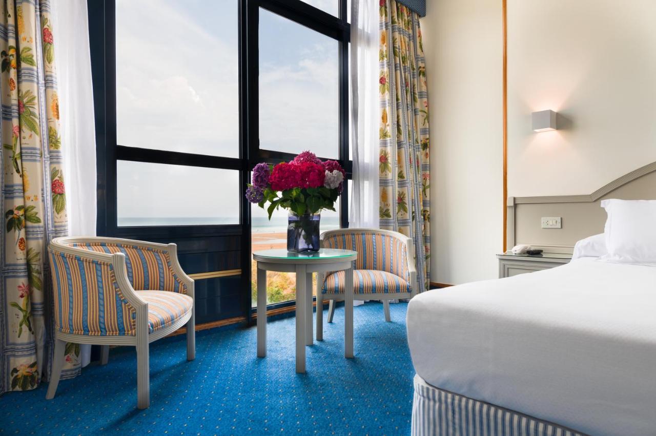 Hotel Juan De La Cosa Santoña Екстериор снимка