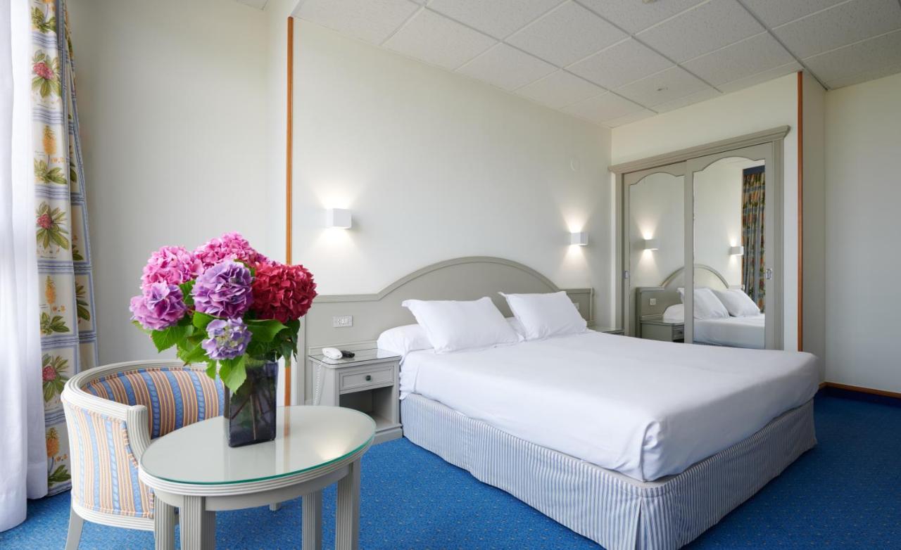 Hotel Juan De La Cosa Santoña Екстериор снимка